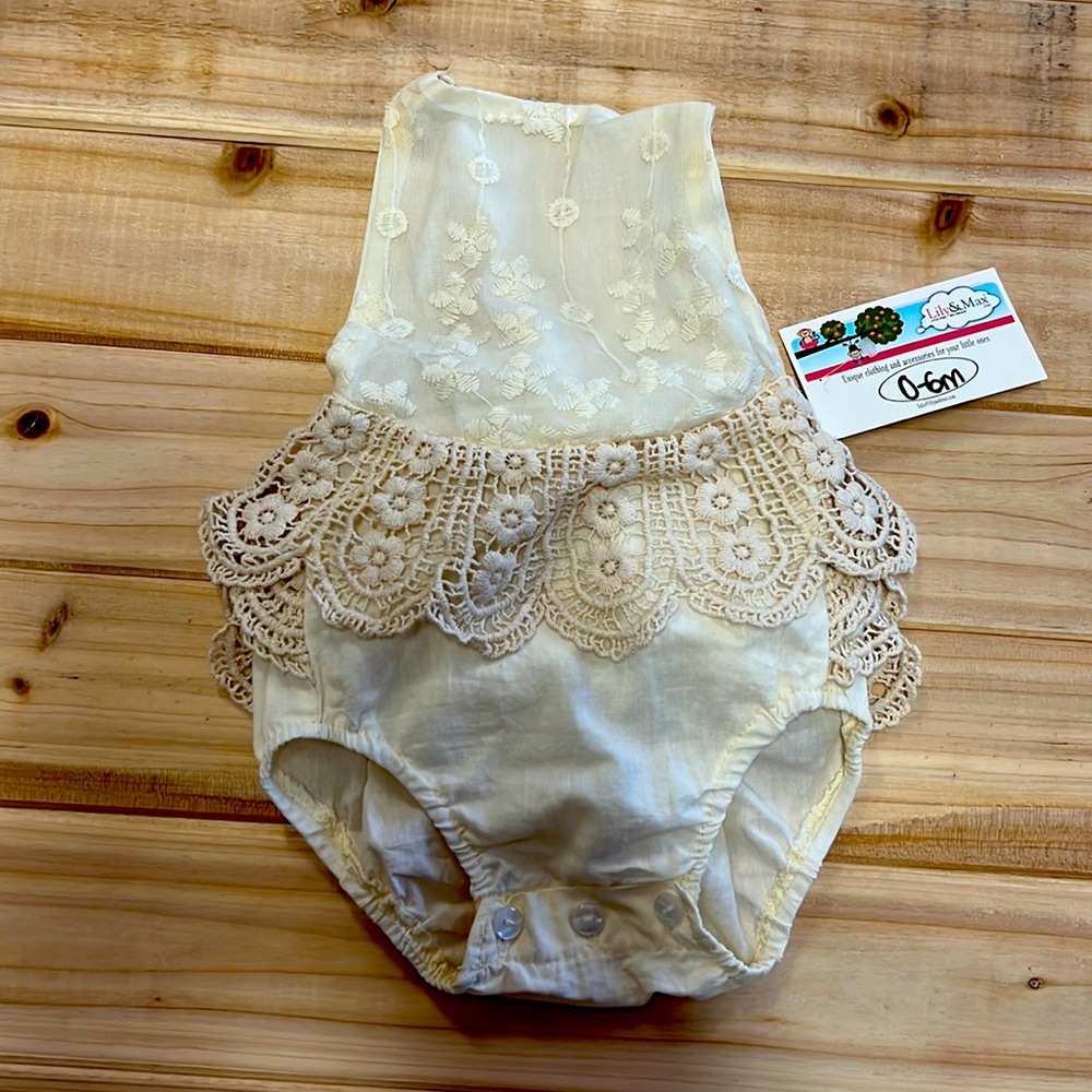 New born crocheted outfit